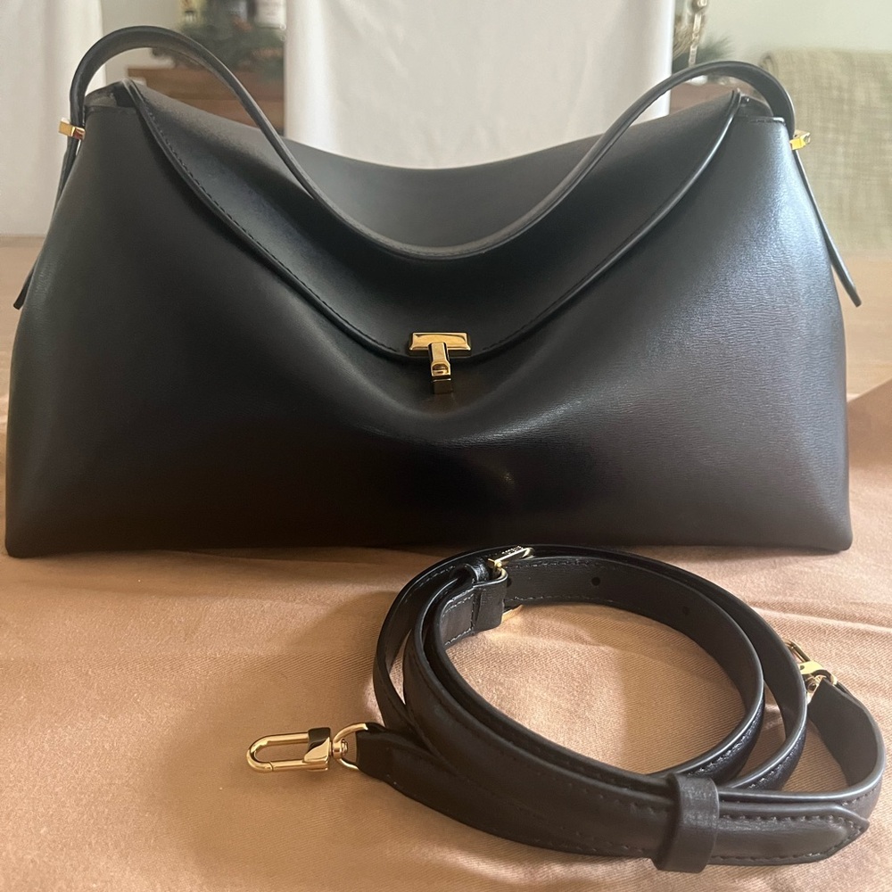 TOTEME Black t-lock